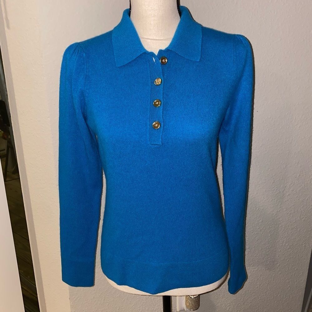 Cashmere by Bloomingdale’s Top.💙